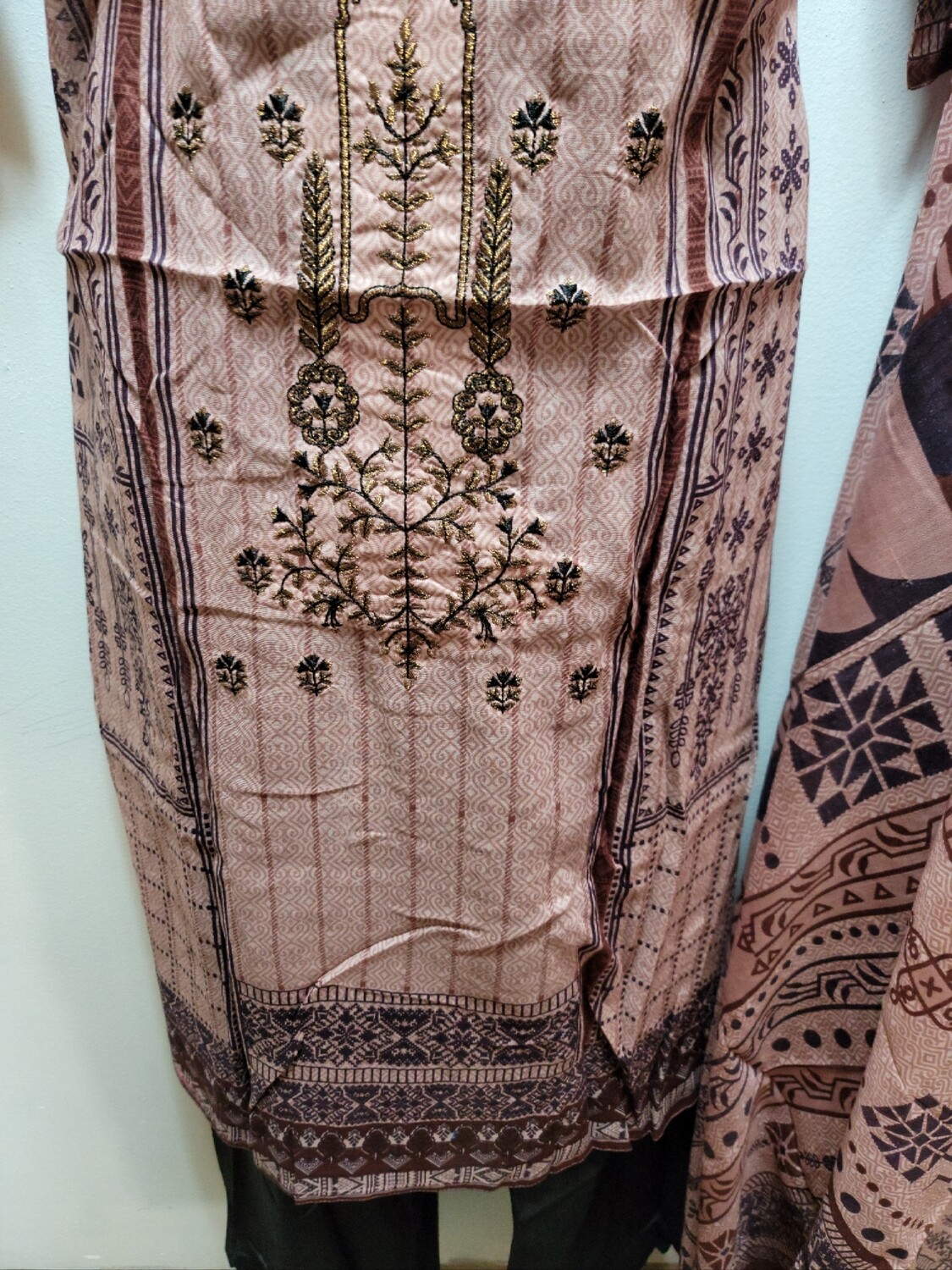 Raisin- Pakistani Embroidered Cotton Suit
