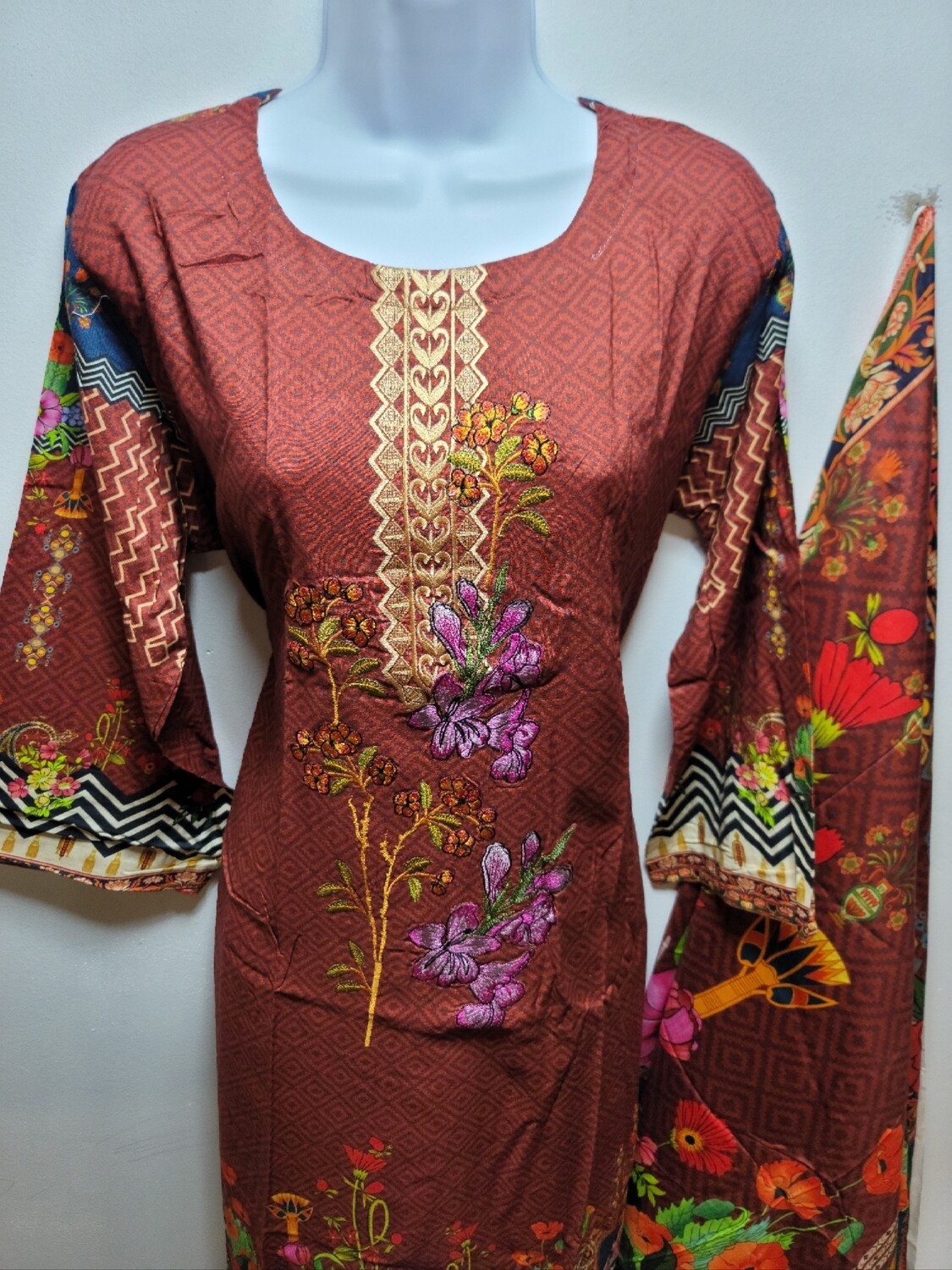 Florence embroidered linen suit with linen dupatta