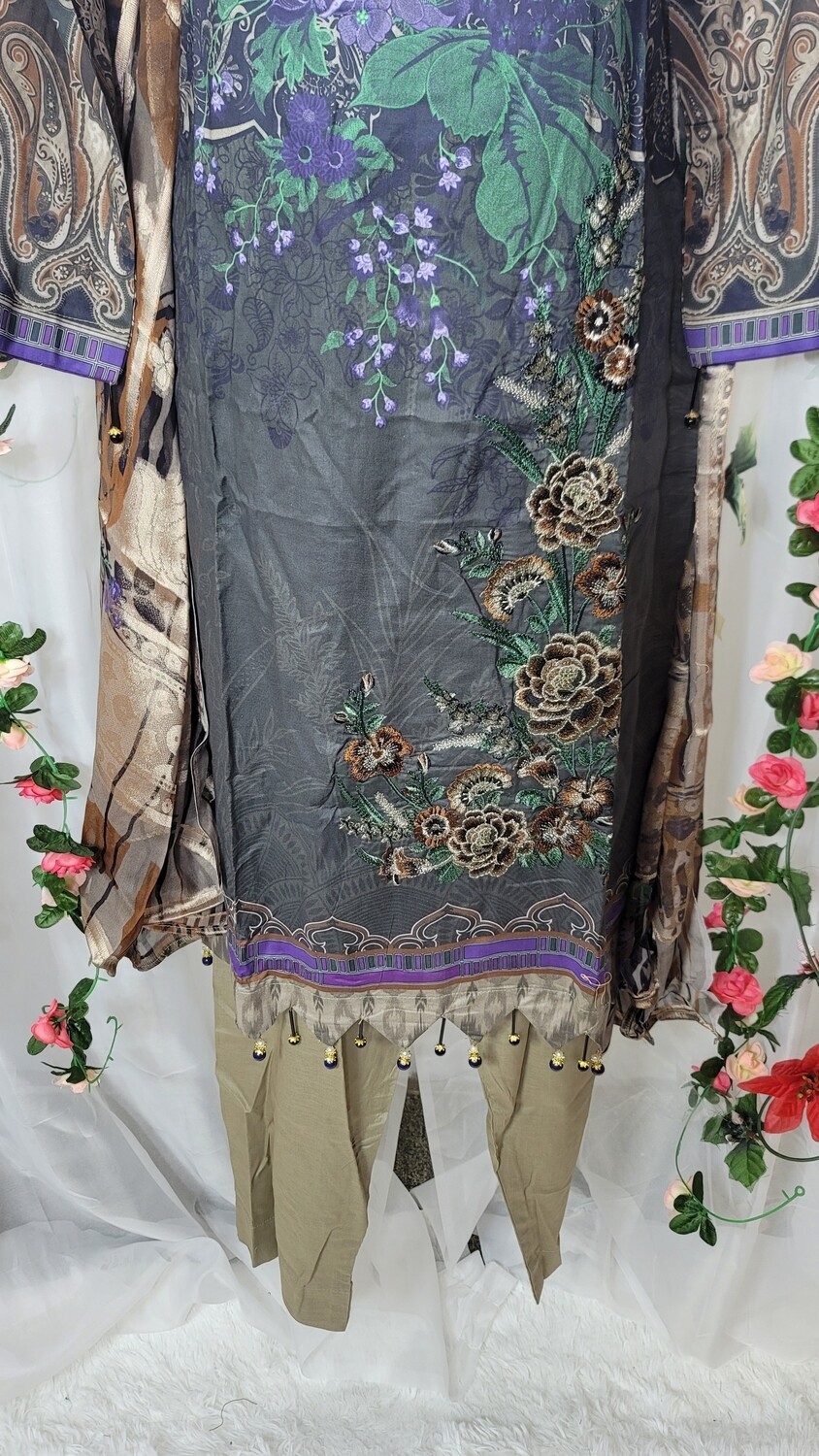 Pakistani Embroidered Lawn with Fancy Broshia Dupatta