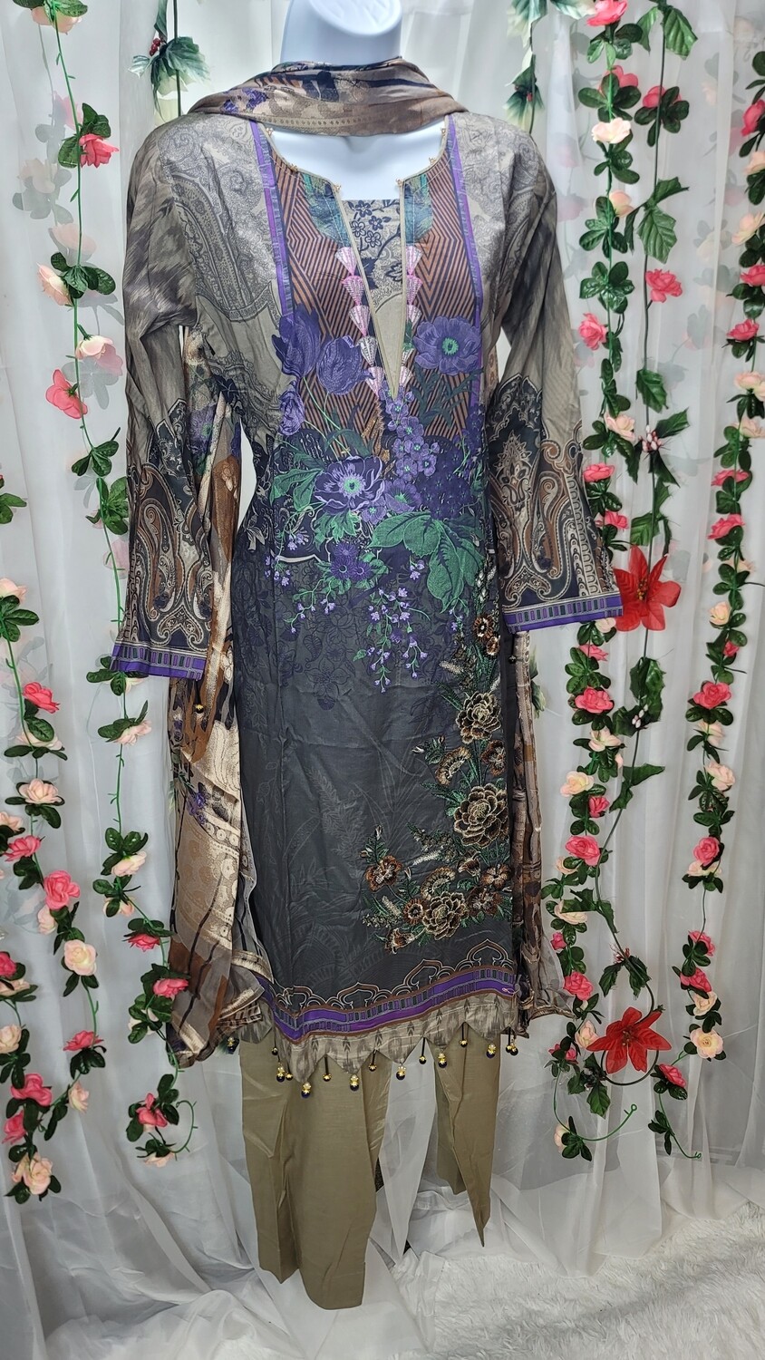 Pakistani Embroidered Lawn with Fancy Broshia Dupatta