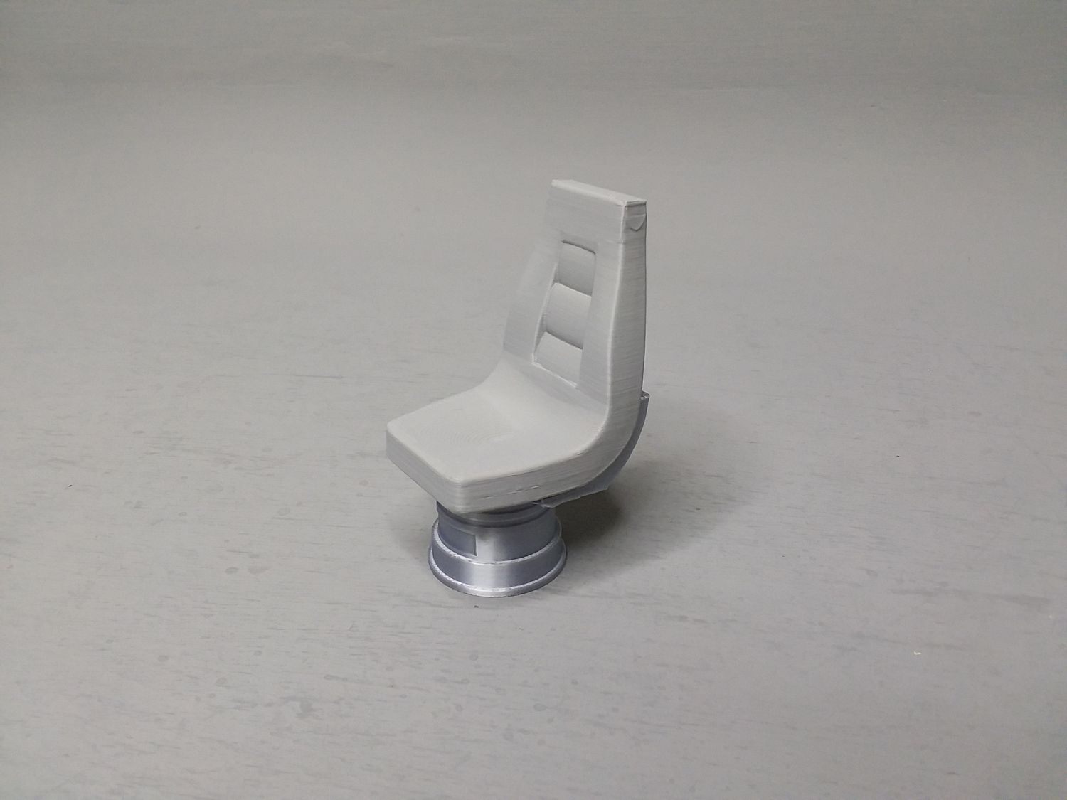 Defiant Bridge Chair Gray