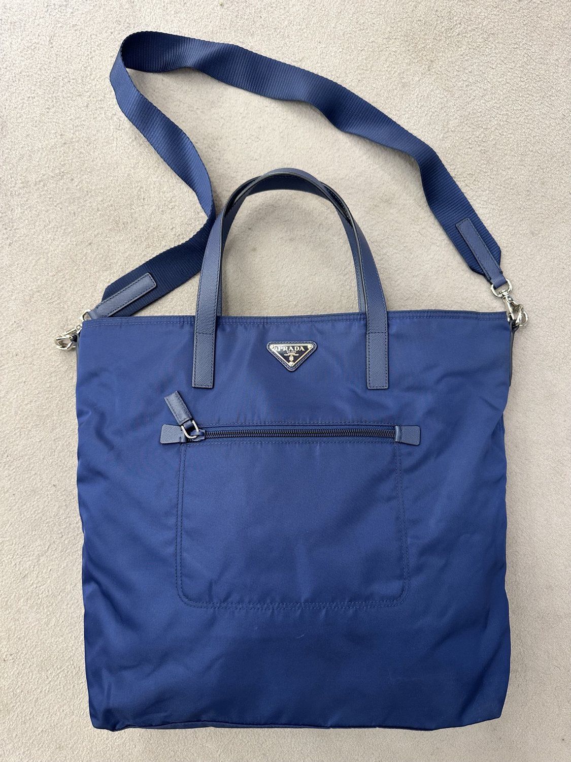 SHOPPER PRADA NYLON E SAFFIANO BLU METALLERIA ARGENTO CON TRACOLLA STACCABILE 