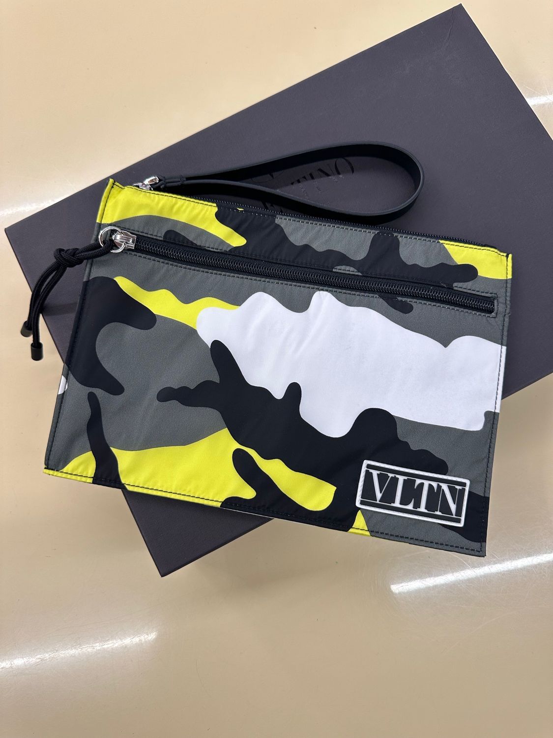 CLUTCH VALENTINO NYLON CAMOUFLAGE CON MANIGLIA