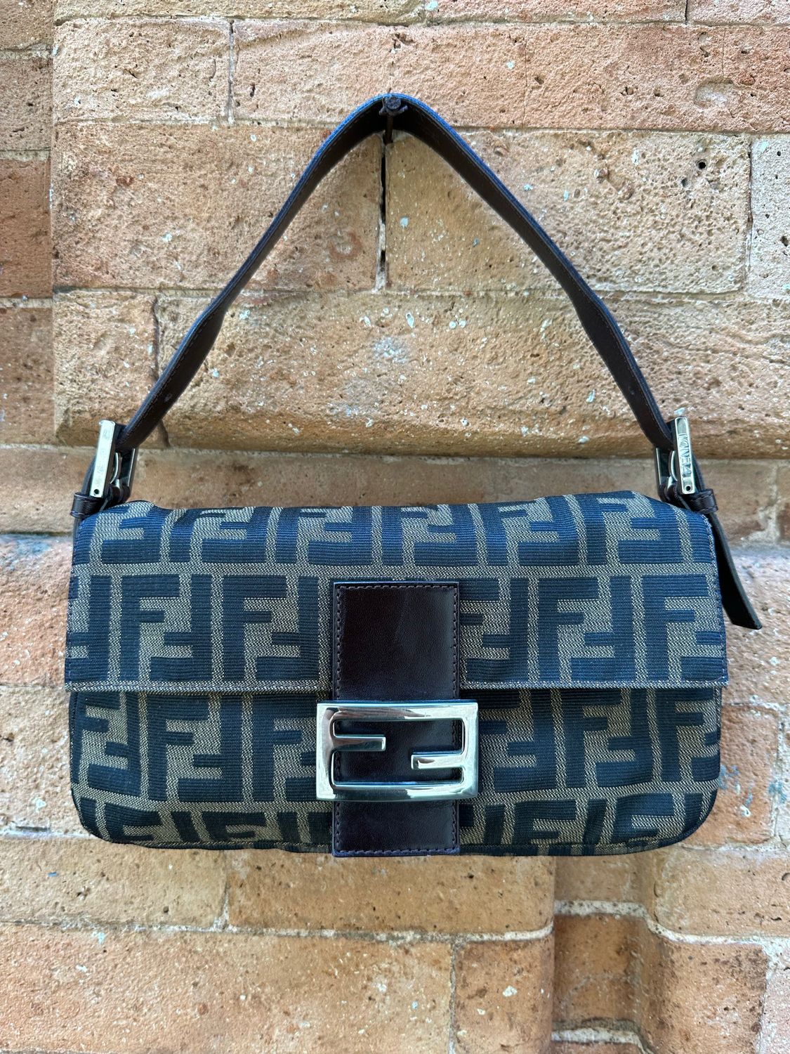 ICONICA BAGUETTE FENDI TESSUTO MONOGRAM ZUCCA