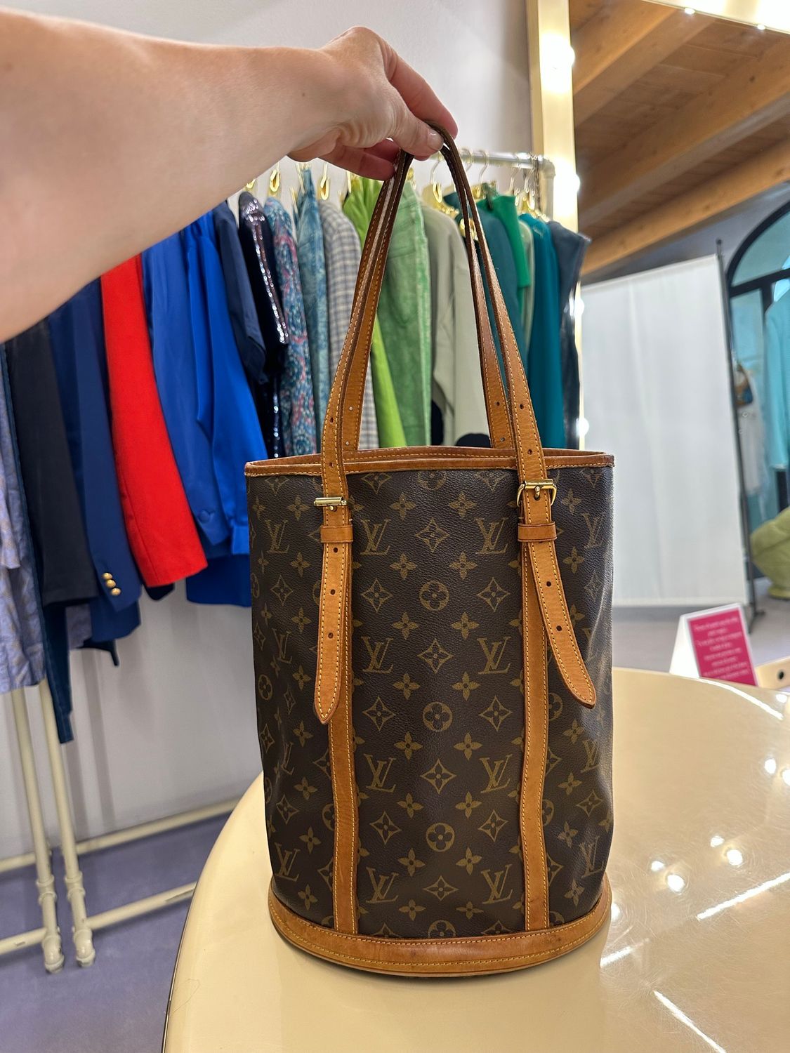 LOUIS VUITTON BUCKET LARGE