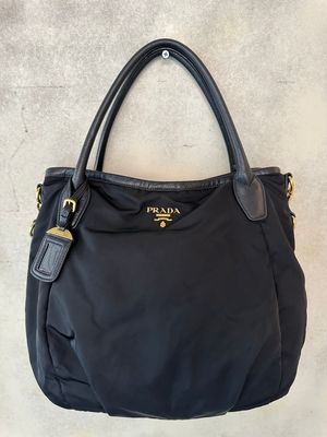 BORSA PRADA SACCA NYLON E PELLE NERA LOGO LETTERING HARDWARE ORO