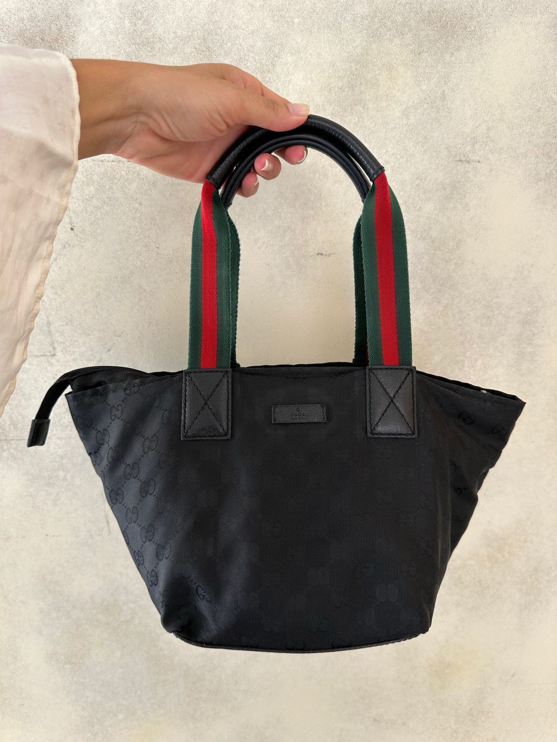 SHOPPER TRAPEZIO GUCCI BLACK EDITION TELA MONOGRAM E PELLE DOPPI MANICI BANDA WEB