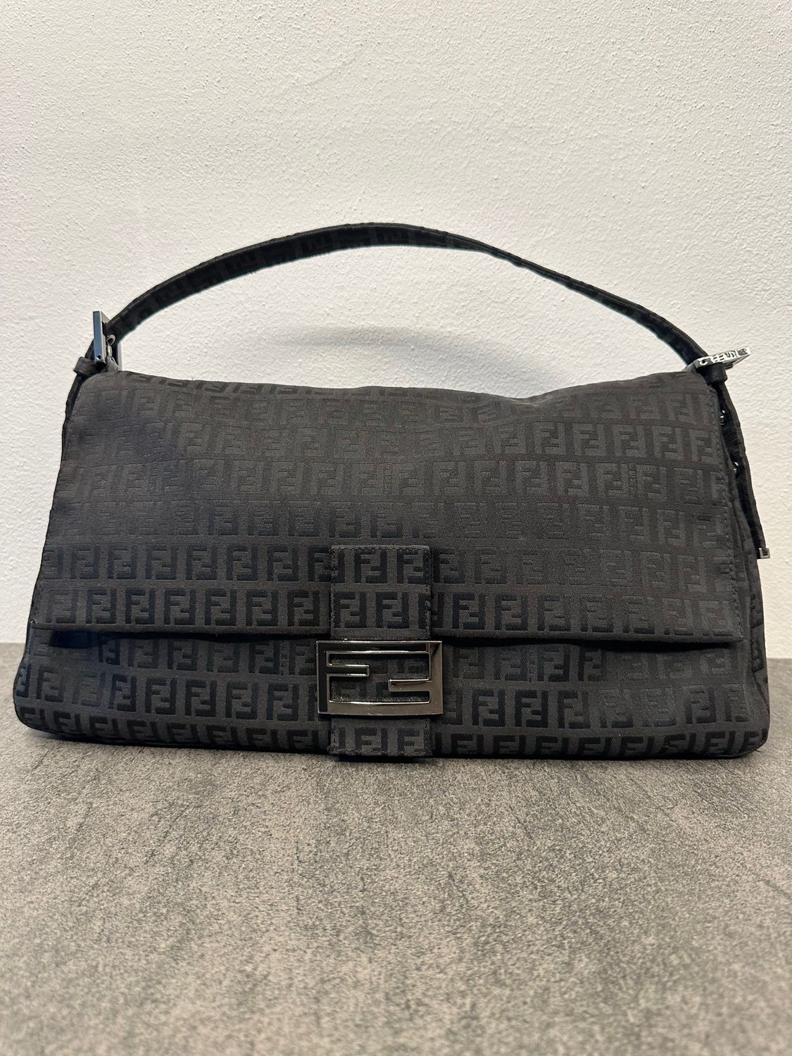 MAXI MAMA BAGUETTE FENDI MONOGRAM ZUCCHINO NERO