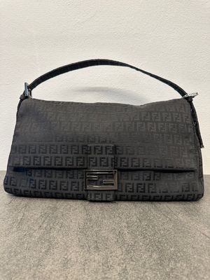 MAXI MAMA BAGUETTE FENDI MONOGRAM ZUCCHINO NERO