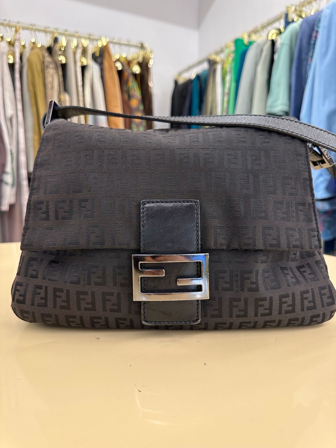 ICONICA MAMA BAGUETTE FENDI TESSUTO MONOGRAM ZUCCHINO NERO