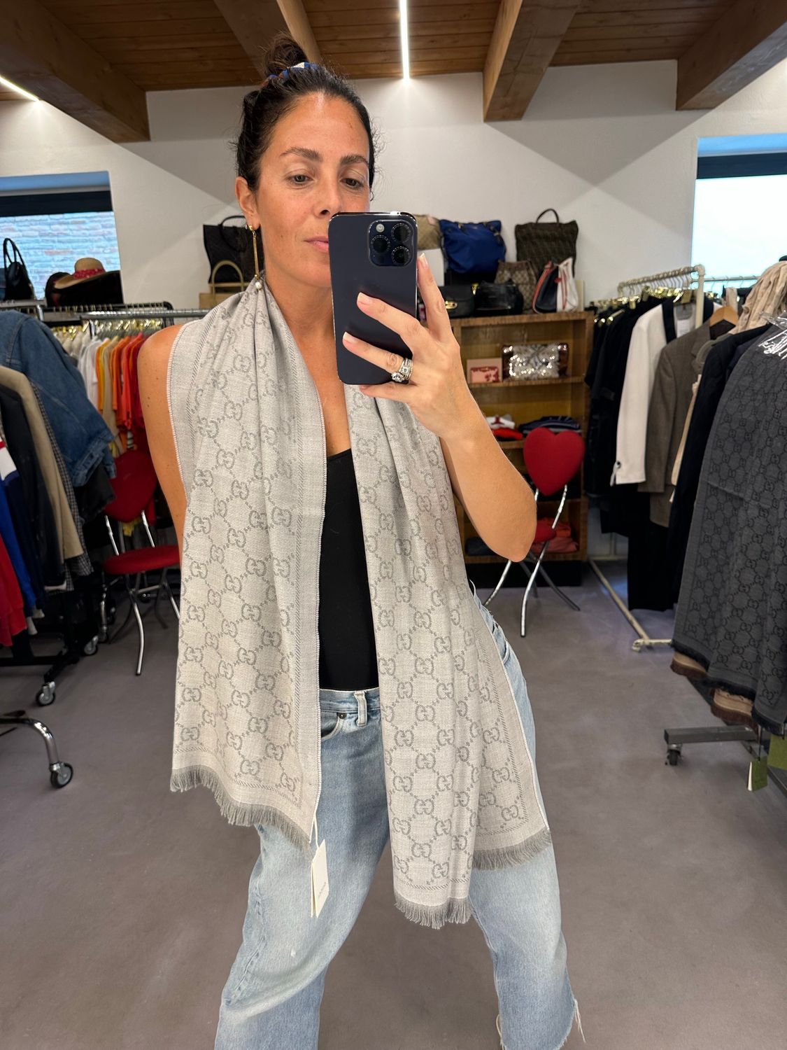MAXI SCIARPA STOLA GUCCI MONOGRAM JACQUARD GRIGIO CHIARO/PERLA