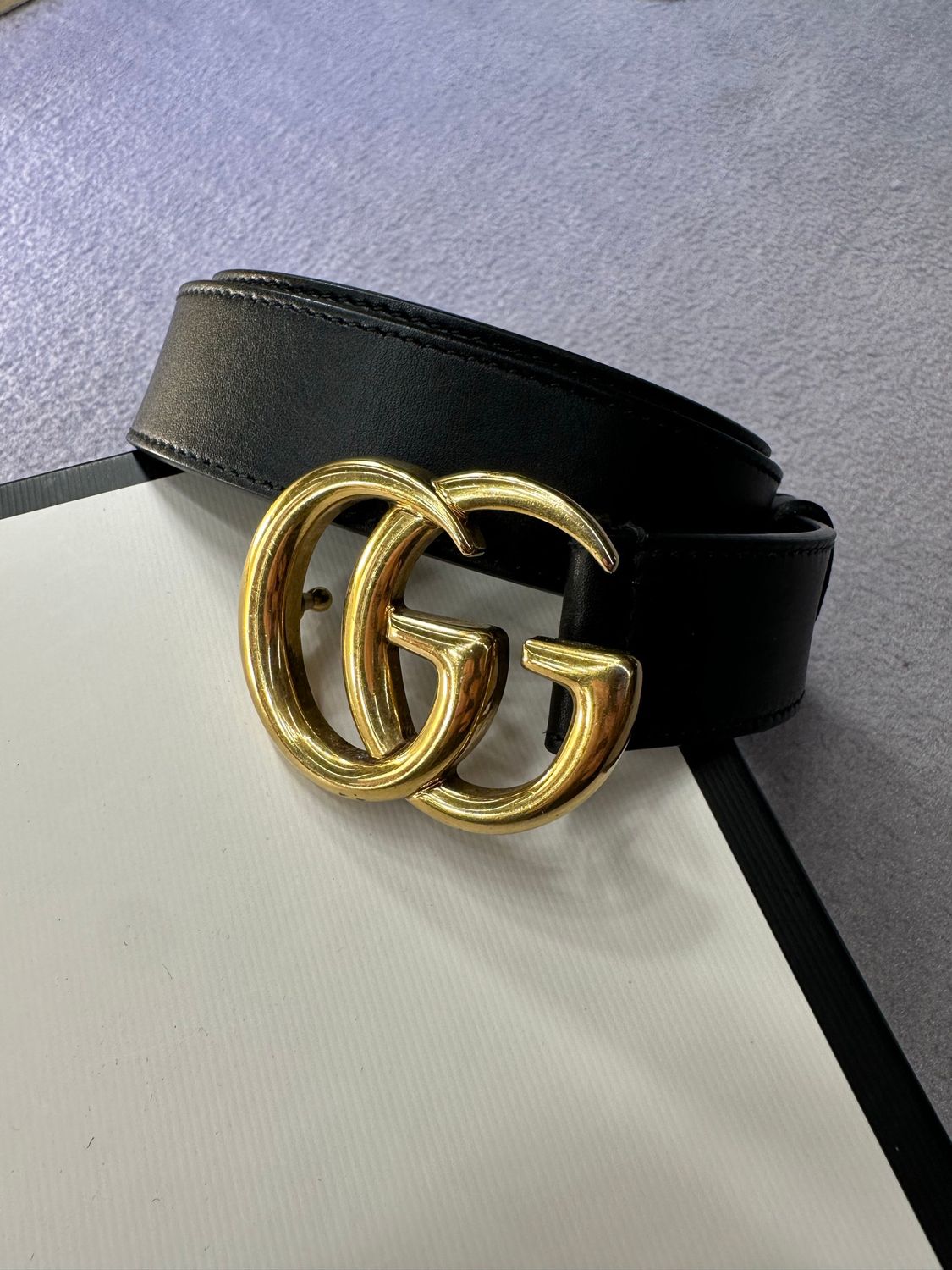 CINTA GUCCI NERA FIBBIA ORO CM 80