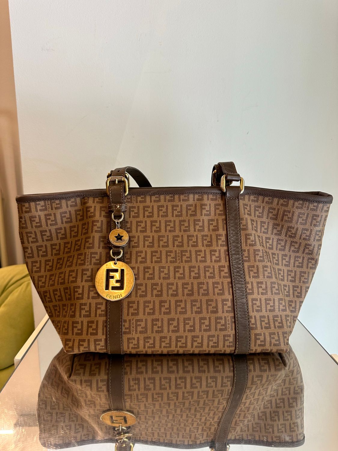 SHOPPER FENDI CON MEDAGLIE