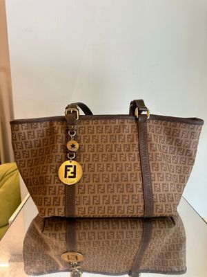 SHOPPER FENDI CON MEDAGLIE
