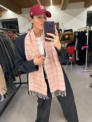 SCIARPA BARBOUR ROSA CON LEGGERA SQUADRETTATURA BLU/BORDEAUX 