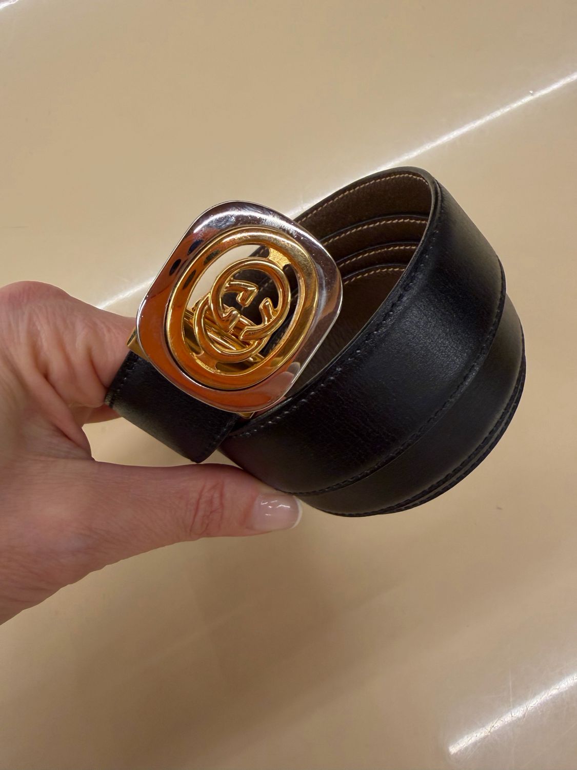 CINTURA GUCCI VINTAGE NERA/MARRONE DOUBLE FACE FIBBIA ORO ARGENTO CON LOGO MISURA 110