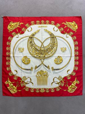 FOULARD HERMES “LES CAVALIERS D’OR”