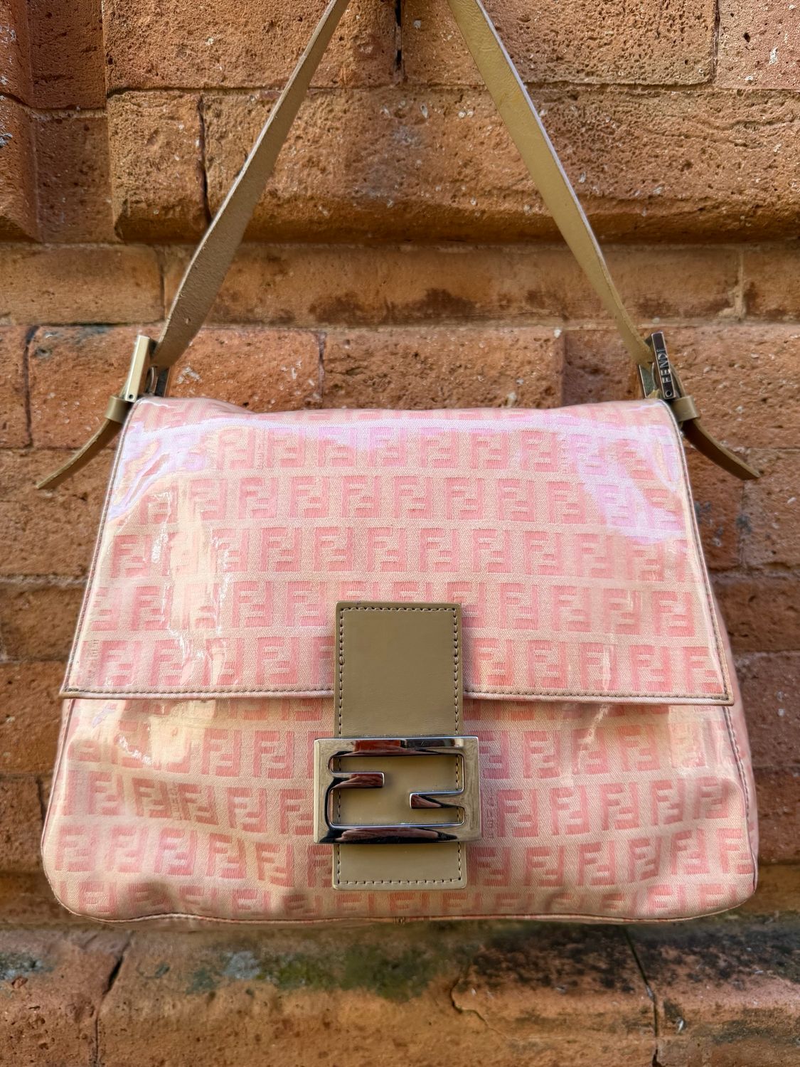 MAMA BAGUETTE FENDI MONOGRAM ZUCCHINO CRYSTAL ROSA