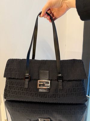 MAXI BAGUETTE FENDI MONOGRAM ZUCCHINO NERO