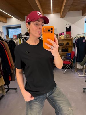 T-SHIRT CHANEL MANICA CORTA NERA LOGO RICAMATO CC FILO BIANCO