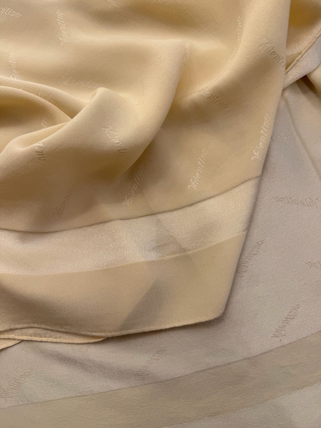 FOULARD VALENTINO PURA SETA MONOGRAM TONO SU TONO