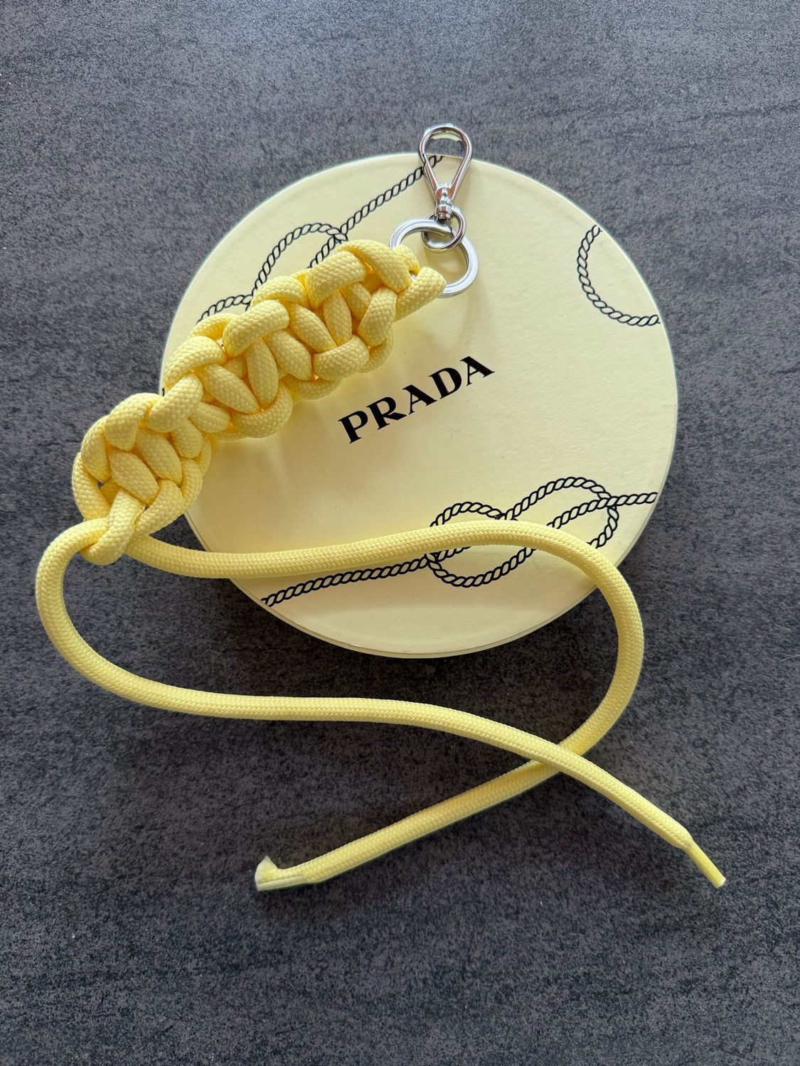 CHARM PRADA GIALLO