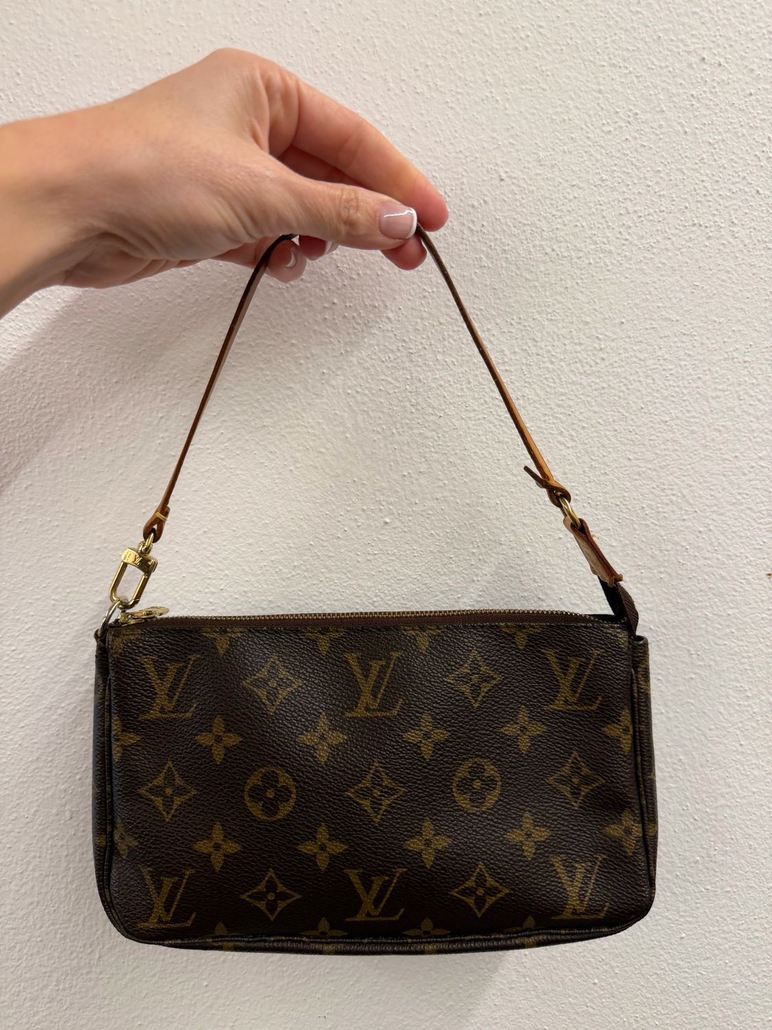 LOUIS VUITTON POCHETTE ACCESSOIRES 