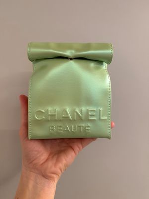 NECESSAIRE CHANEL VERDE PASTELLO PERLATO