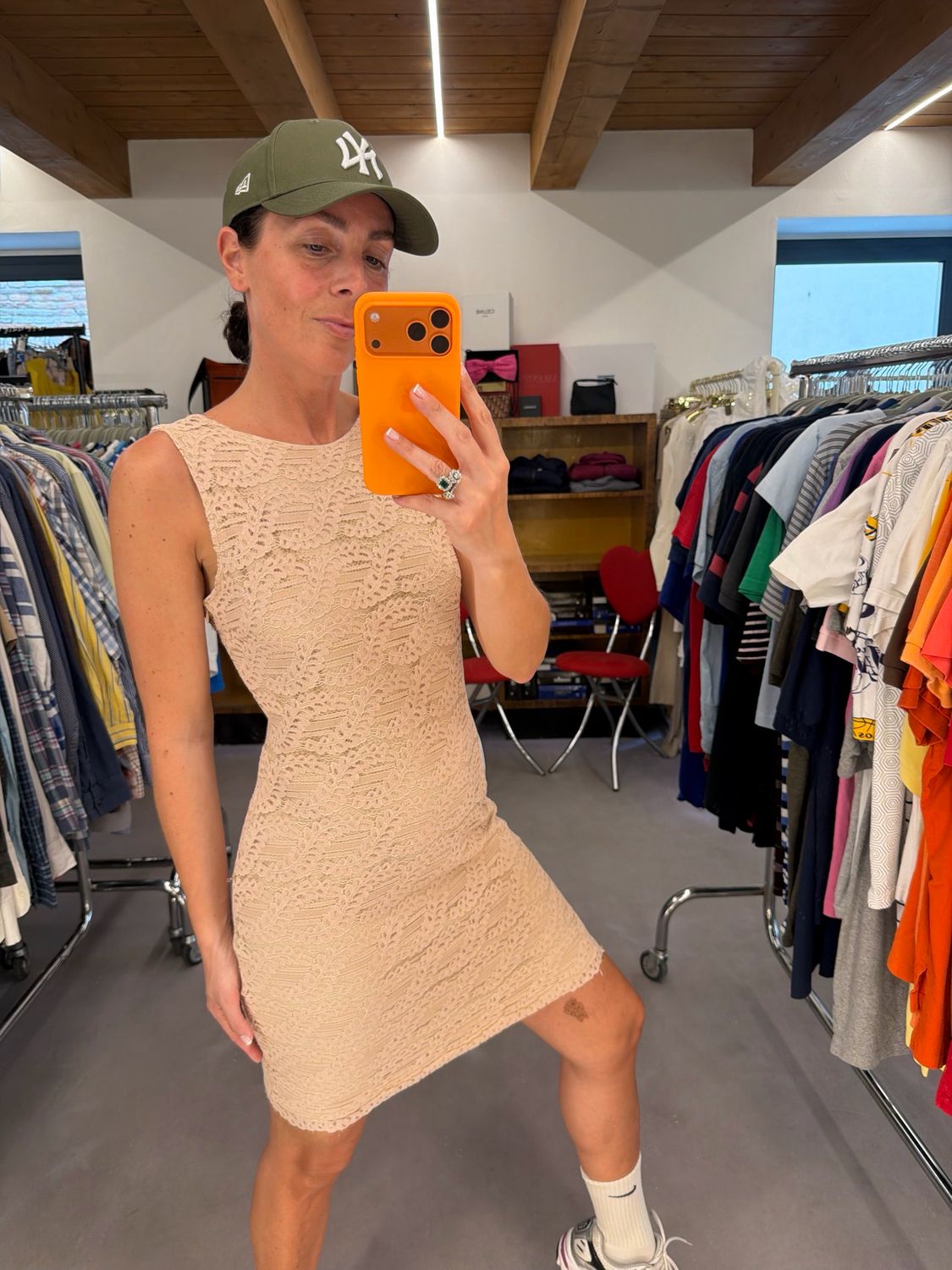 ABITO GUESS PIZZO ROSA CIPRIA