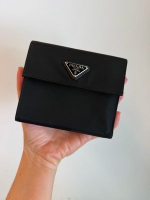 PORTAFOGLIO PRADA NYLON E SAFFIANO NERO