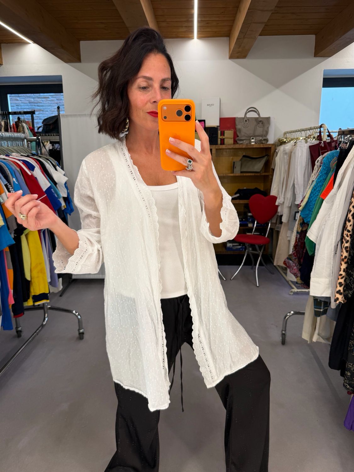CAMICIA APERTA COTONE GARZATO CON PROFILI IN SANGALLO E TASCE A SCOMPARSA