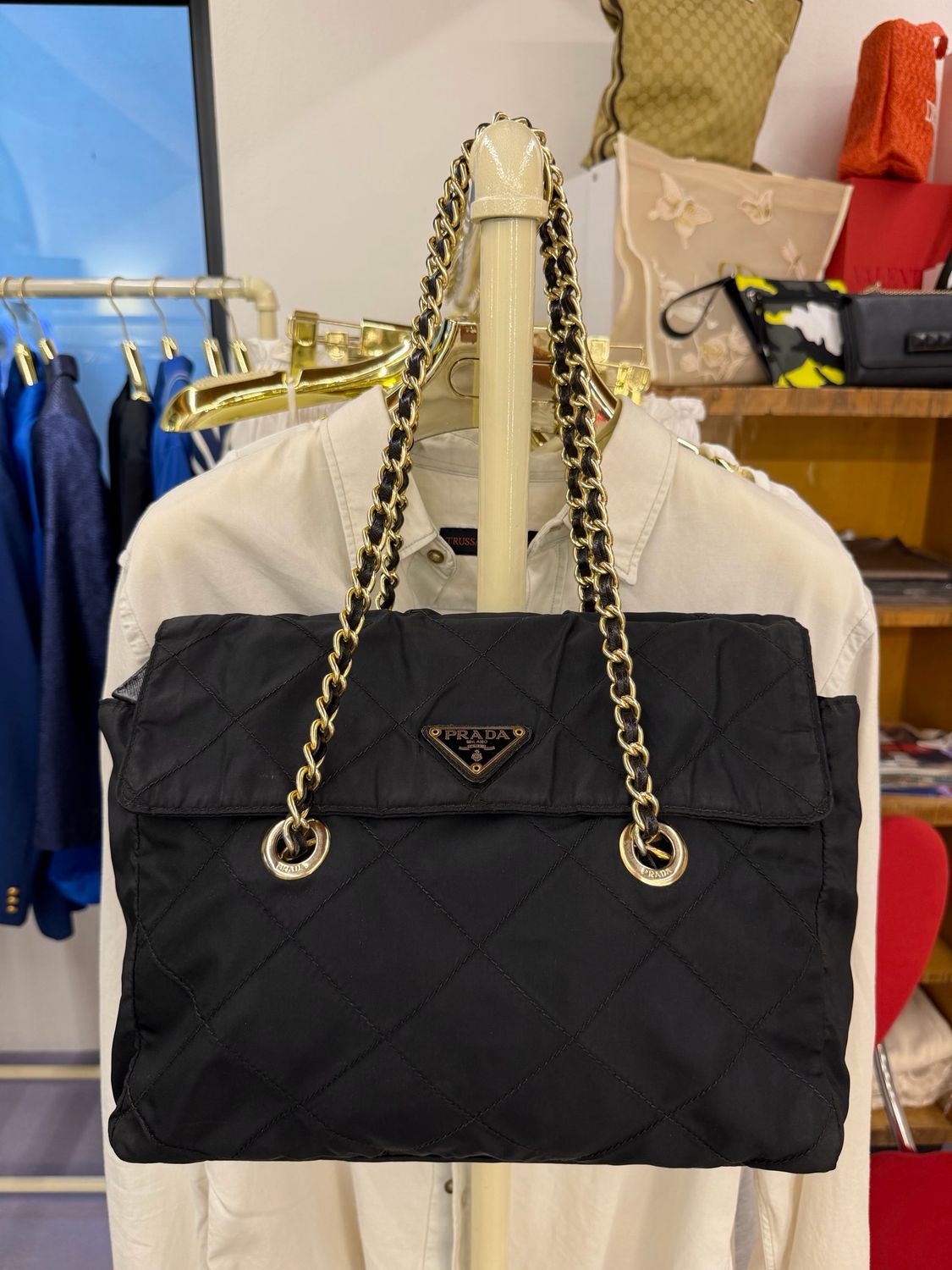 PRADA VINTAGE NYLON NERO TRAPUNTATO E DOPPIA TRACOLLA CATENA ORO CON INSERTO IN PELLE
