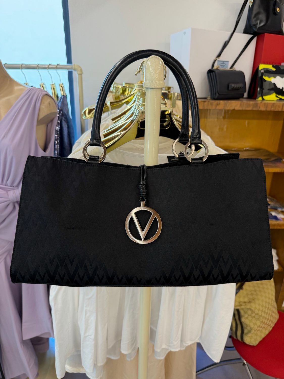 BORSA VALENTINO GARAVANI CON LOGO A CHIUSURA E TESSUTO MONOGRAM NERO