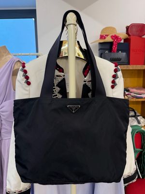 SHOPPER PRADA NYLON NERO MODELLO A TRAPEZIO