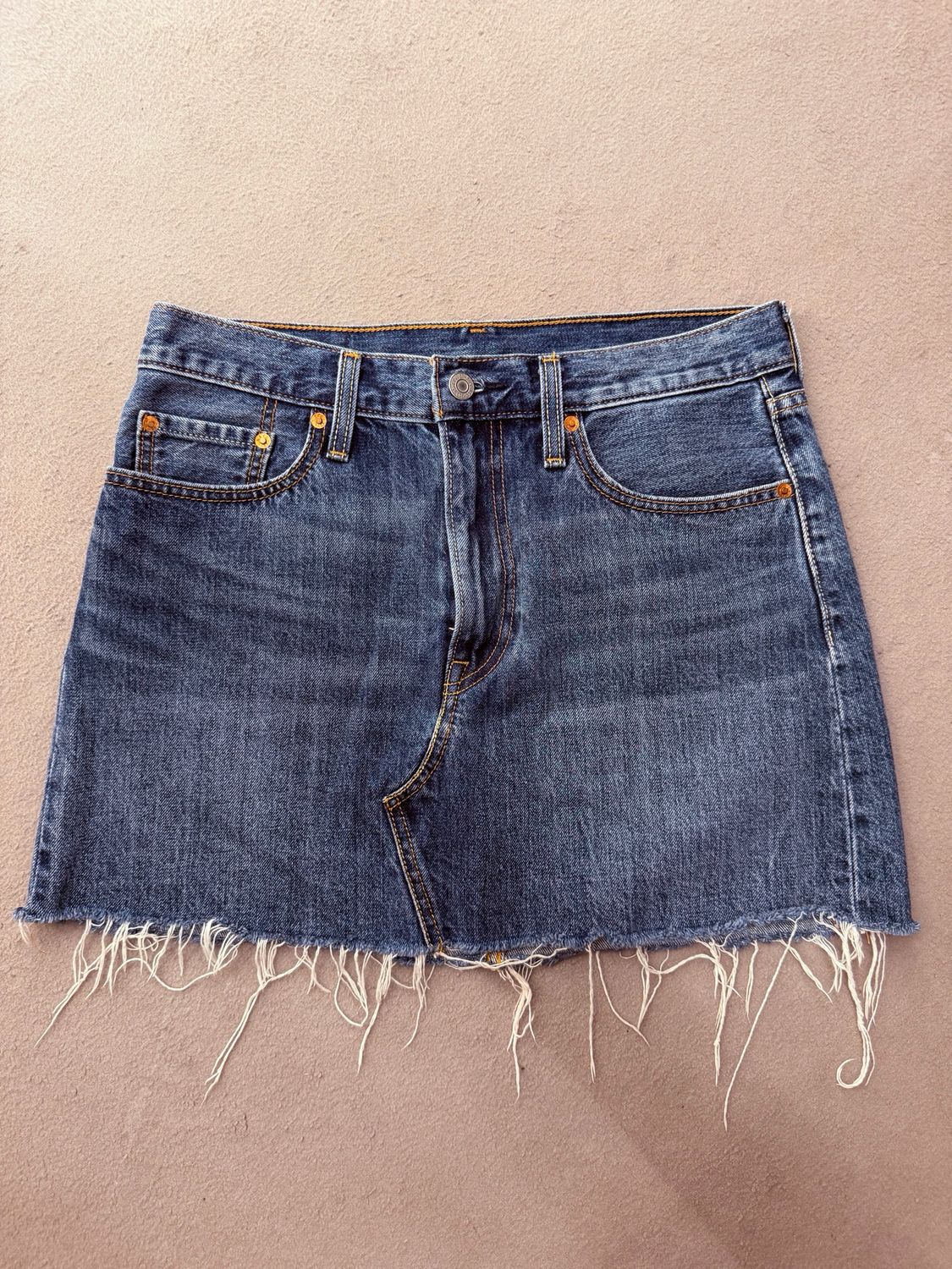 GONNA CORTA LEVIS
