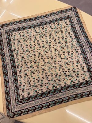 FOULARD GIVENCHY FANTASIA FLOREALE FONDO CHIARO 73X73