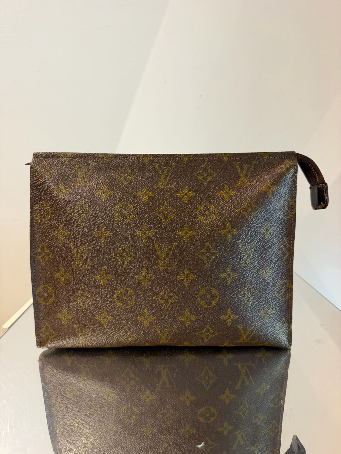 LOUIS VUITTON TOILETTE 26