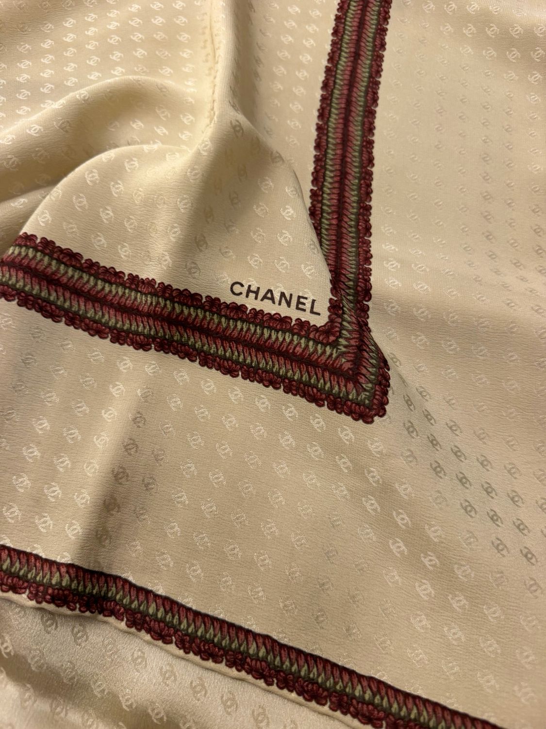 FOULARD CHANEL CHAMPAGNE TRAMA MONOGRAM