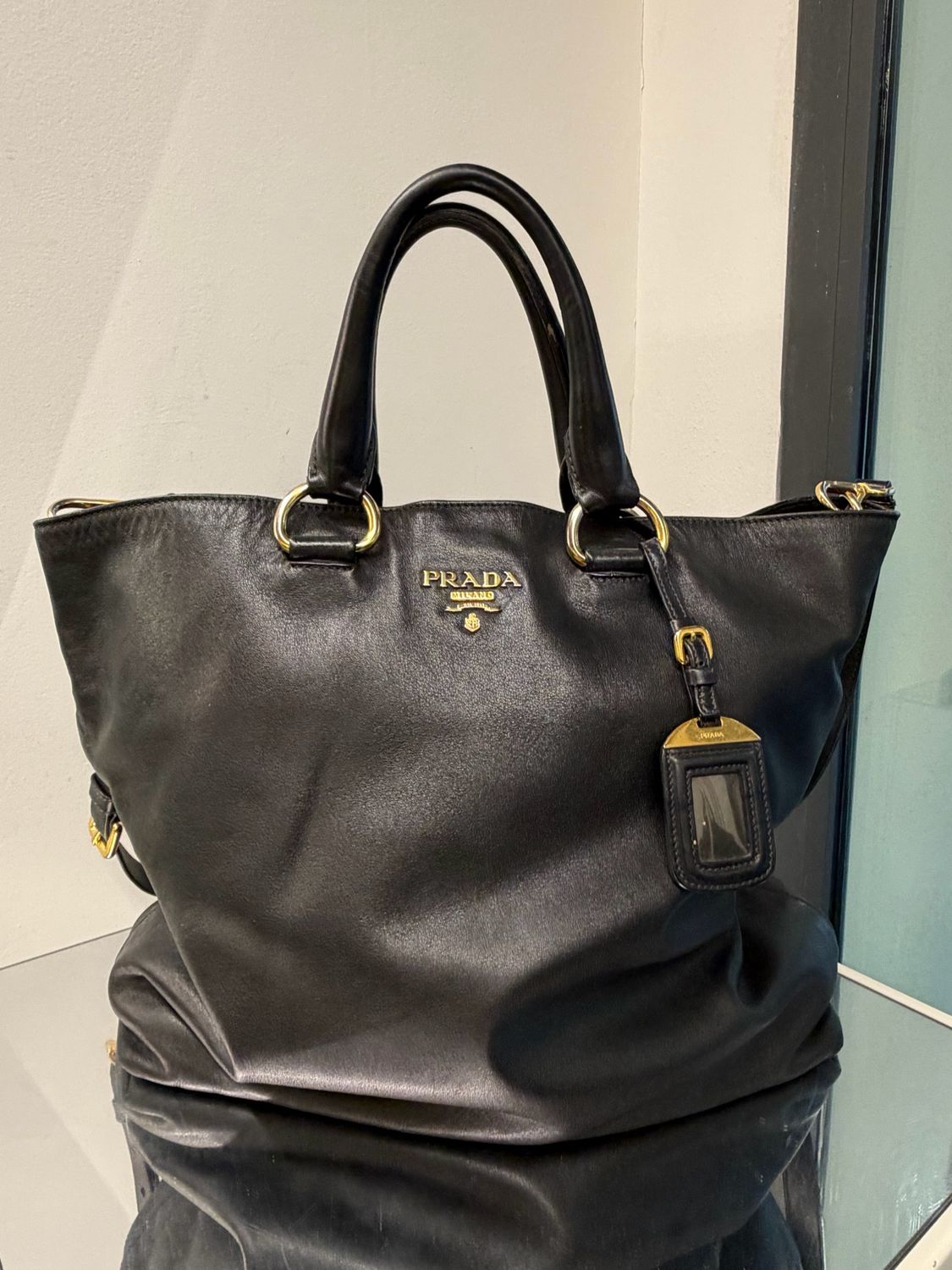 BORSA PRADA PELLE NERA HARDWARE ORO LOGO LETTERING