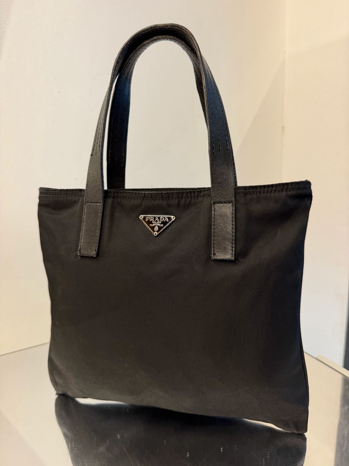 SHOPPERINA PRADA NYLON NERO MANICI IN PELLE