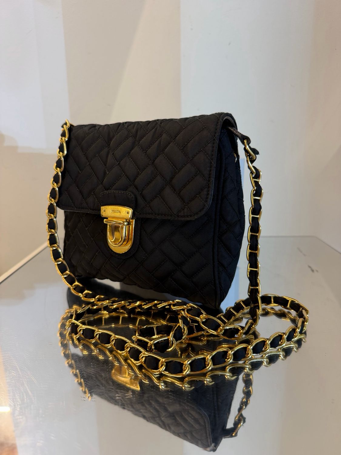 TRACOLLA PRADA NYLON TRAPUNTATO NERO HARDARE ORO