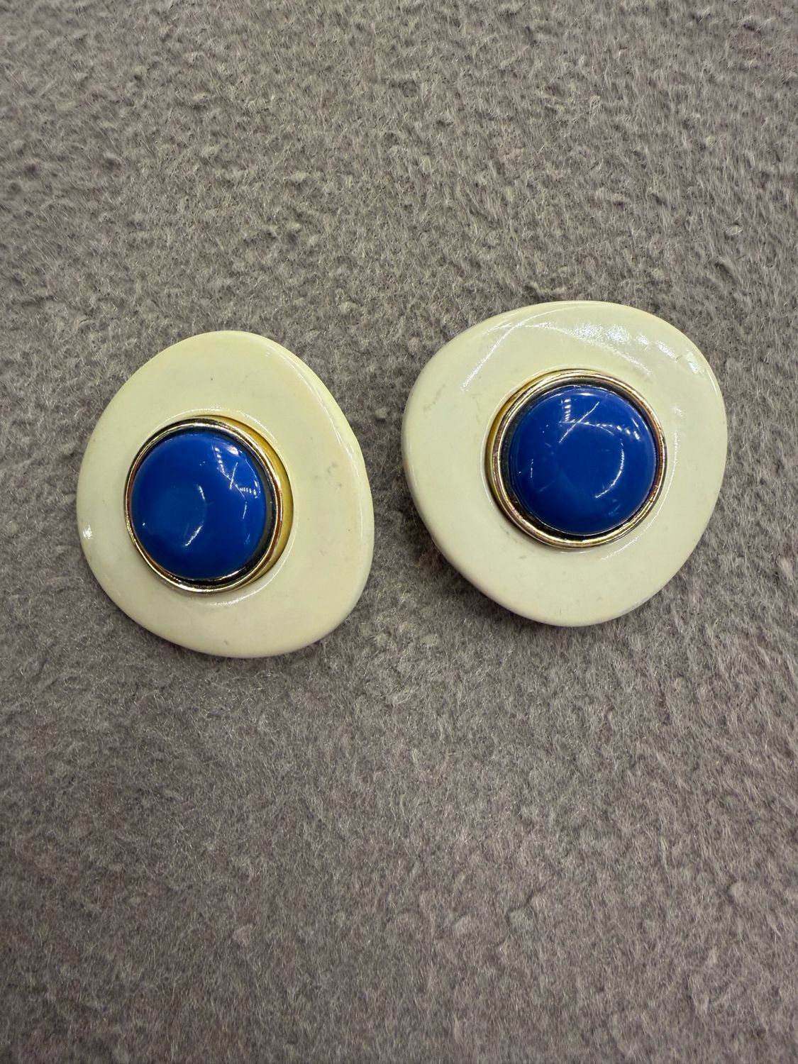 ORECCHINI VINTAGE CON CLIP RESINA PANNA CENTRALE BLU LAPISLAZZULI 