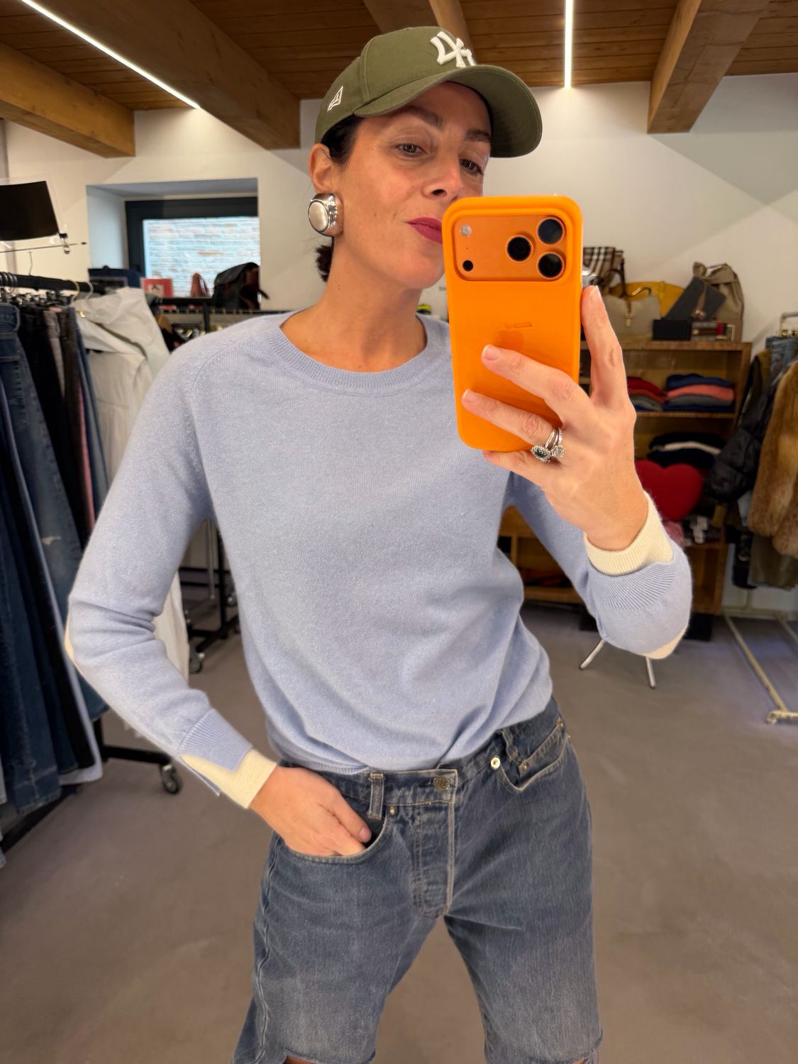 GIROCOLLO PURO CASHMERE AZZURRO POLVERE DETTAGLI PANNA