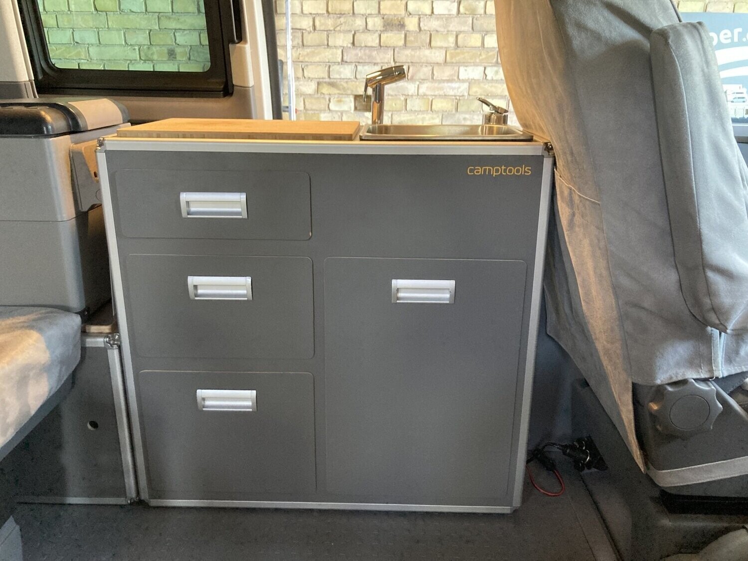 Küchenmodul Centerline mit Außendusche gebraucht
