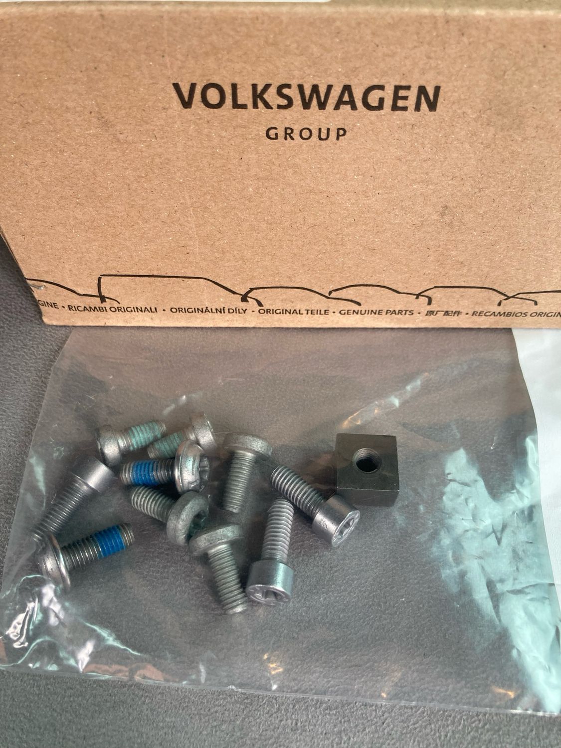 Schraubensatz für VW Original Markisenadapter