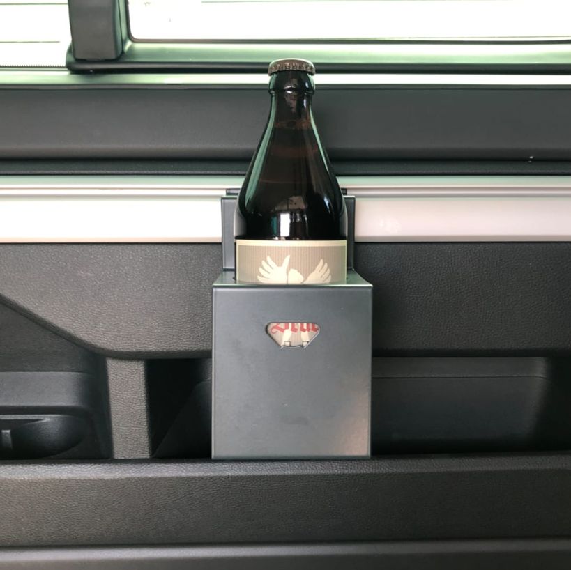 Getränkehalter mit Flaschenöffner