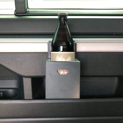Getränkehalter mit Flaschenöffner