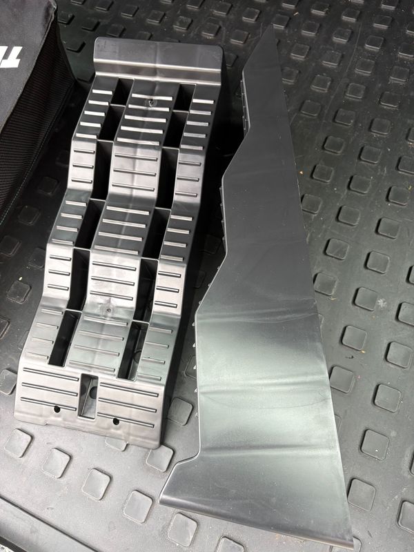 THULE Levelers Auffahrkeile 2er-Set mit Aufbewahrungstasche THULE Levelers Auffahrkeile 2er-Set mit Aufbewahrungstasche