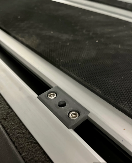 Befestigung für VW T7 Multivan Bodenschiene