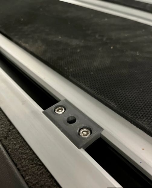 Befestigung für VW T7 Multivan Bodenschiene